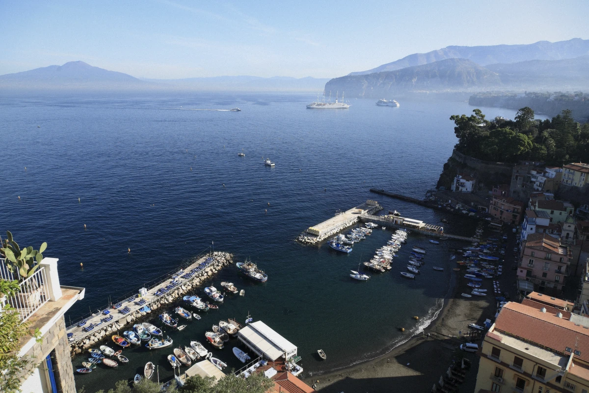 Sorrento’s bathing lidos on the Gulf of Naples, the base for many private tours of Pompeii