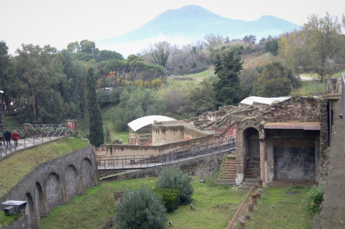 The sea gate Porta Marina at Pompeii, next to the ticket offices for private tour meetings